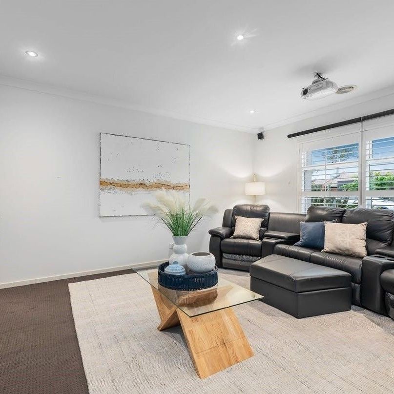 Modern Family Living in a Prime Wantirna Location - Photo 1