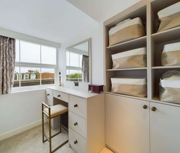 Beautifully presented four bedroom townhouse in prime Wimbledon loc... - Photo 4