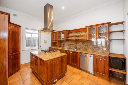 18 Tenth Avenue, St Peters - Photo 4