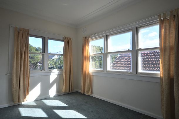 STROLL TO THE STATION - Perfectly Located - Photo 1