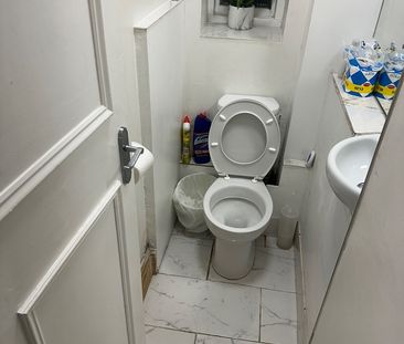 1 Bed Flat, Castletown Road, W14 - Photo 6