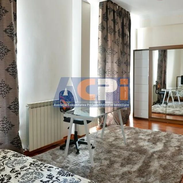 Vila pe colt, cu piscina si loc de joaca - Photo 1