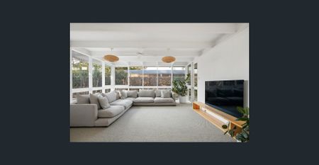 Level Retreat in a Serene Cul-de-Sac - 3 Month Lease - Photo 2