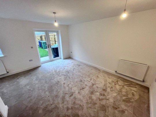 3 bedroom end of terrace house to rent - Photo 1