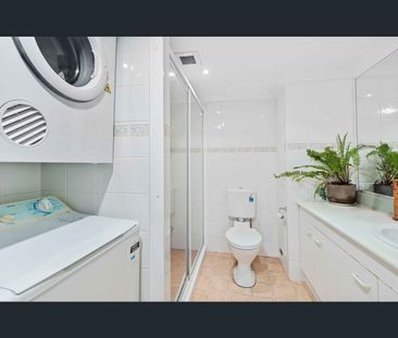 4/22 Second Avenue, Broadbeach, Qld 4218 - Photo 3