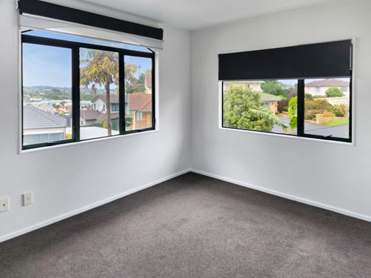 Manukau Heights - 4 brm, 2 bathroom - Photo 1