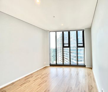 Luxury apartment with exceptional water & city views - Photo 2