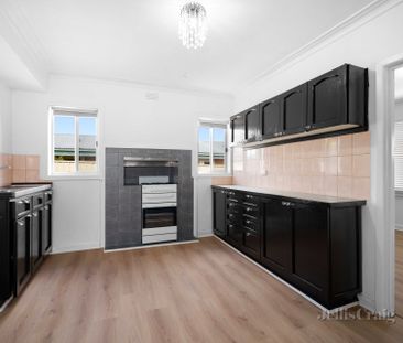 311 Larter Street, Canadian - Photo 1