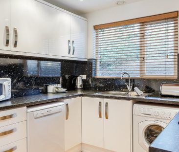 3 bedroom terraced house to rent - Photo 6