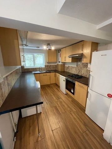 5 Bed Terraced House, White Street, BN2 - Photo 5