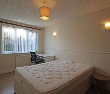 3 bedroom flat to rent - Photo 3