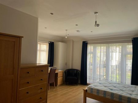 1 bedroom in a house share to rent - Photo 3