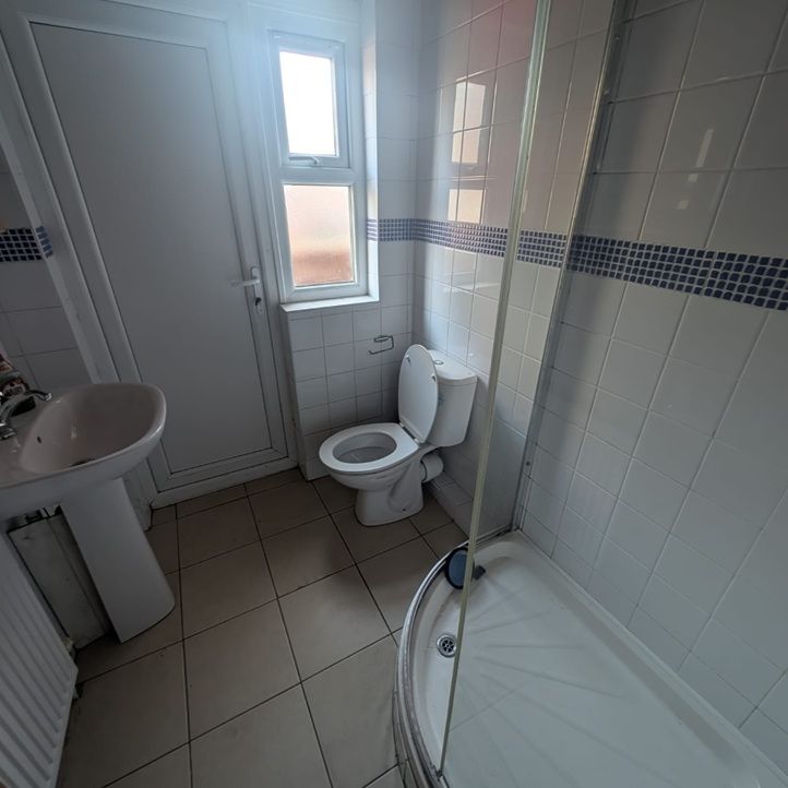 Room in a Shared House, Furness Road, M14 - Photo 1