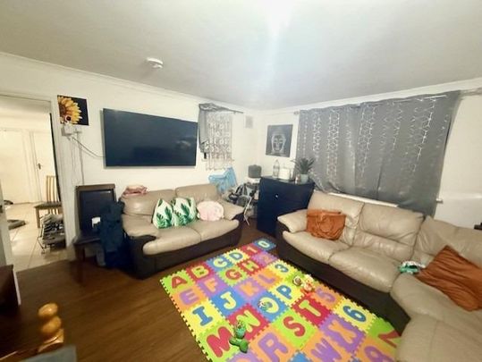 4 bedroom detached bungalow to rent - Photo 1