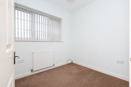 2 bed house to rent in Castle Road, BH9 - Photo 2