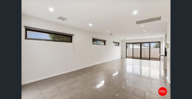 Neat 3 Bedroom Townhouse Close to Kangaroo Flat CBD! - Photo 1