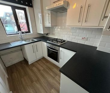 2 bedroom end of terrace house to rent - Photo 5