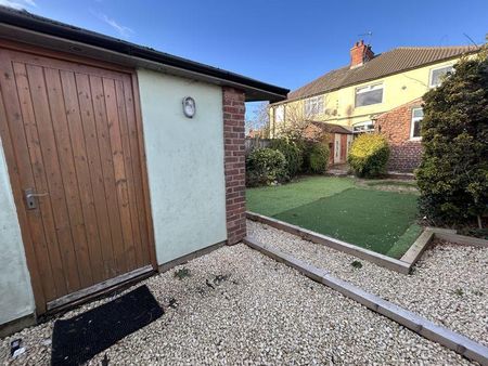 3 bedroom semi-detached house to rent - Photo 5