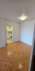 CESSION DE BAIL – 4½ À CÔTE-DES-NEIGES – DISPONIBLE IMMÉDIATEMENT - Photo 4