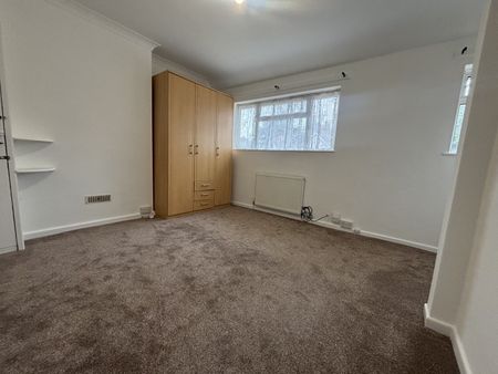 Wych Hill, Woking, Surrey, GU22 - Photo 3