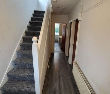 4 bedroom semi-detached house to rent - Photo 6