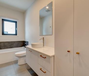 Logement 4 1/2 à louer demi sous-sol - Photo 4