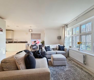2 bedroom Flat To Let - Photo 2