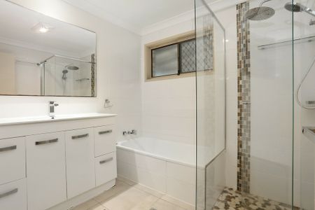 FAMILY HOME WITH PLENTY OF STORAGE - Photo 3