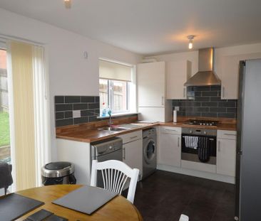 3 bedroom semi-detached house to rent - Photo 4