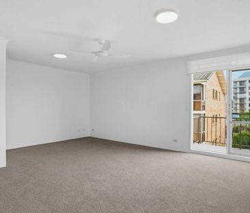 Peaceful Riverside Living in Prime Tweed Heads Locale - Photo 3