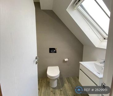 2 bedroom penthouse to rent - Photo 6