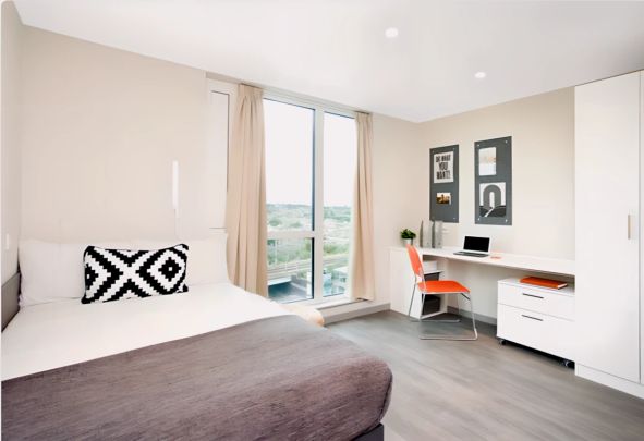 PARTLY ACCESSIBLE ENSUITE - Photo 1