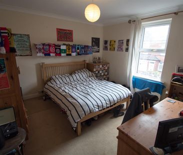 4 bedroom terraced house to rent - Photo 2