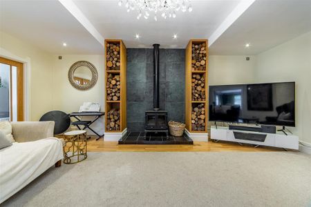 4 bedroom detached house to rent - Photo 3