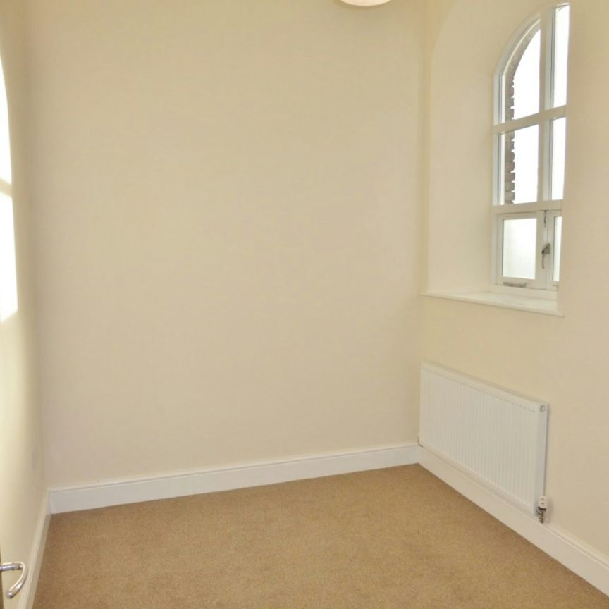 Flat to rent on - Photo 1