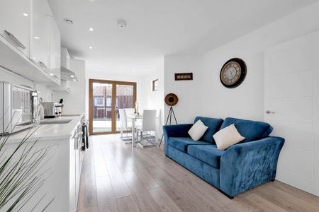 3 bedroom apartment to rent - Photo 3