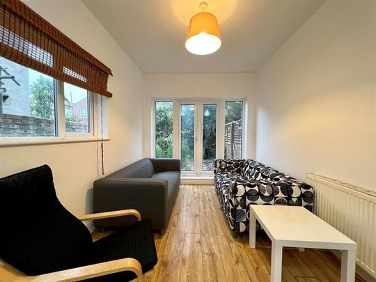 6 bedroom terraced house to rent - Photo 1