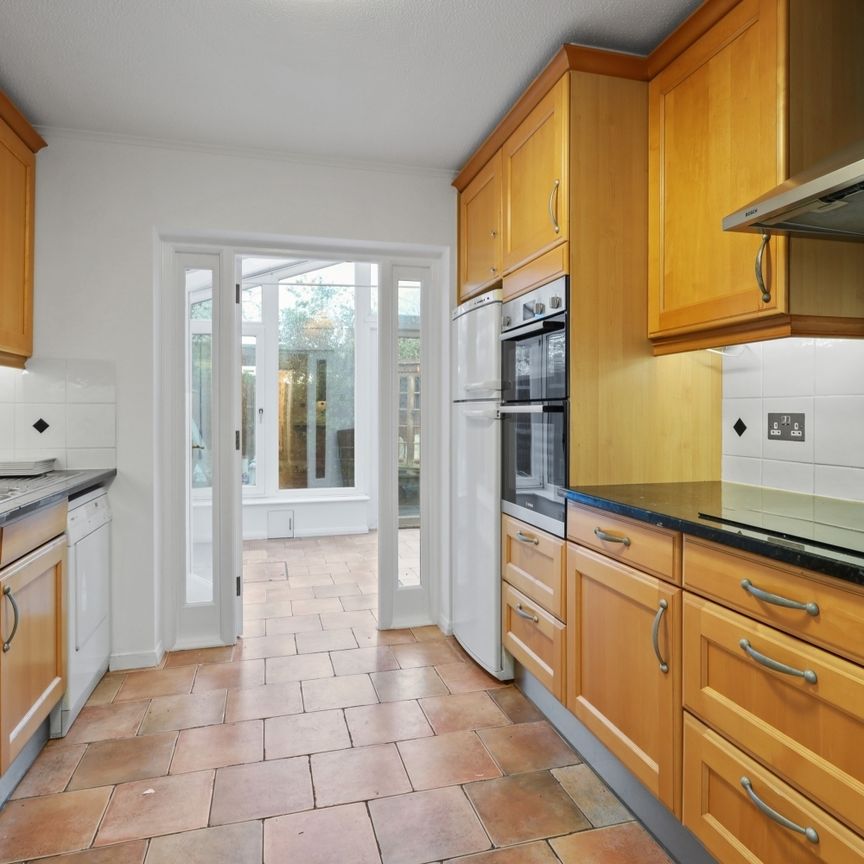 Gower Road, Weybridge, Surrey, KT13 - Photo 1