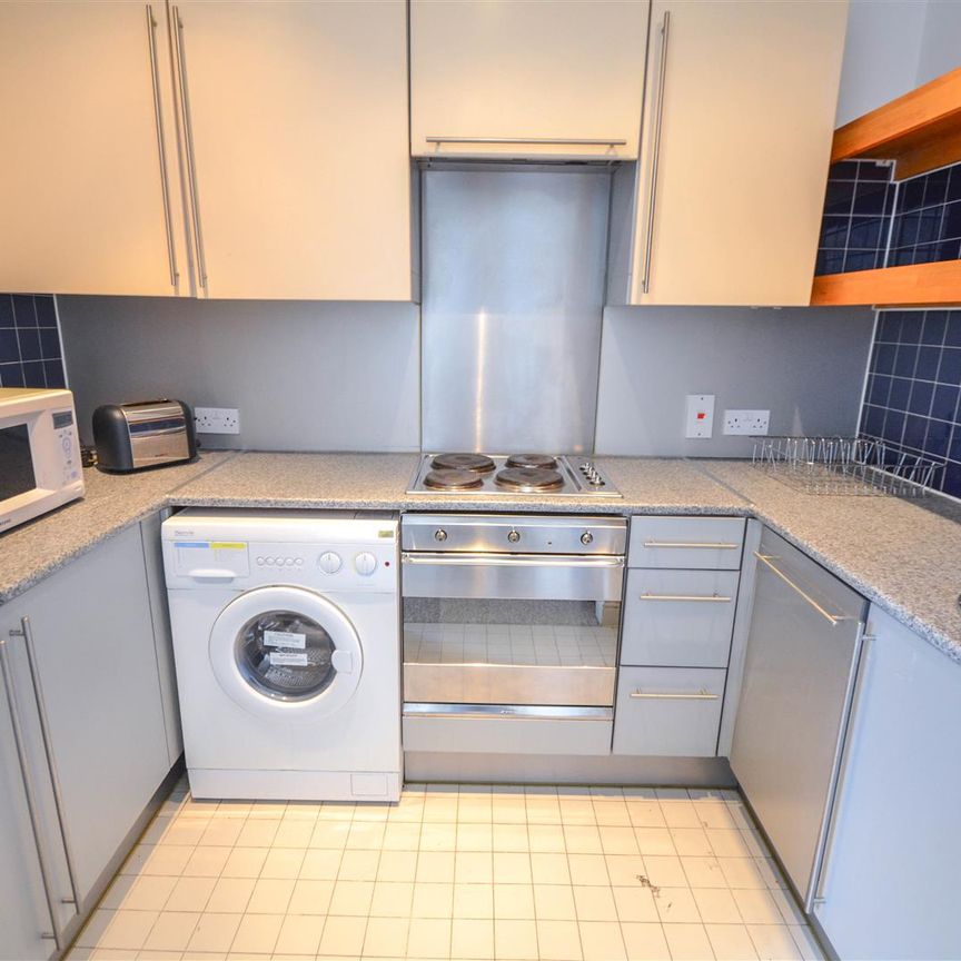 1 bedroom flat - Photo 1