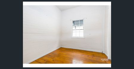 CUTE COZY AND ELEVATED - Photo 4