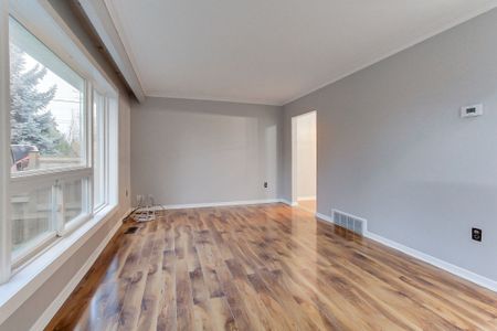 For Lease - 364 Agar Avenue, Bradford West Gwillimbury, Ontario - Photo 5