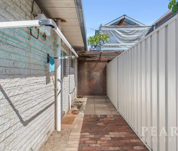 Vibrant Living in Prime Location! - Photo 3