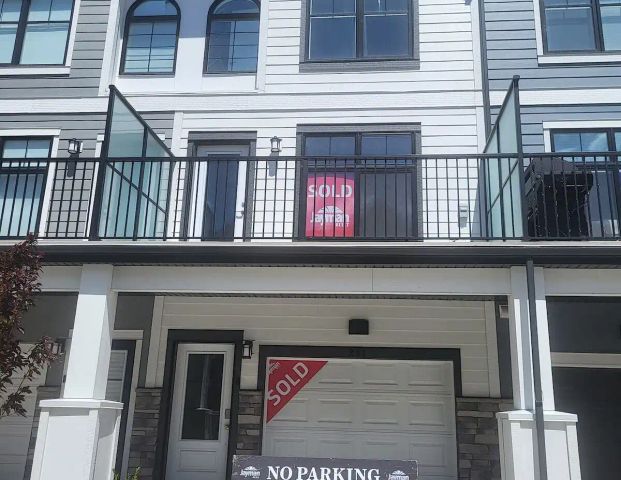 3 bedroom Luxury Town house in Quarry Park — 3 Bedrooms Townhouse - Photo 1