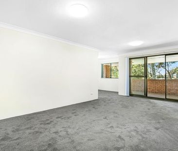 Spacious Two Bedroom Apartment in Highly Sought After Location - Photo 4