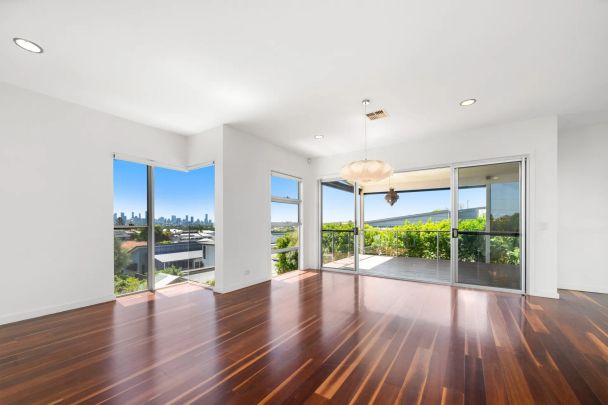 ELEVATED LUXURY LIVING WITH PANORAMIC CITY VIEWS - Photo 1