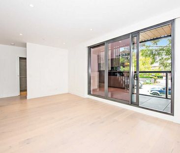 Stylish 2-Bedroom, 2-Bathroom Apartment with Secure Parking – Prime... - Photo 1