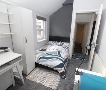 8 bedroom house to rent - Photo 2