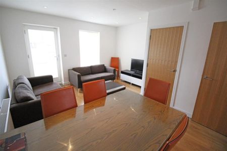4 bedroom terraced house to rent - Photo 2
