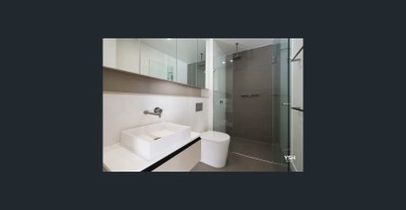 Stunning Top Floor 3 Bedroom Apartment in Newmarket! - Photo 5