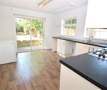 3 bedroom end of terrace house to rent - Photo 3